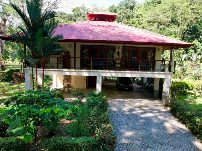 Affordable Jungle Home with a Waterfall! Puntarenas, Costa Rica