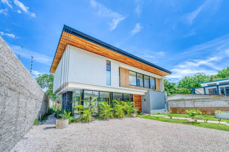 STUNNING 4 BEDROOM HOME IN PLAYA GRANDE, COSTA RICA
