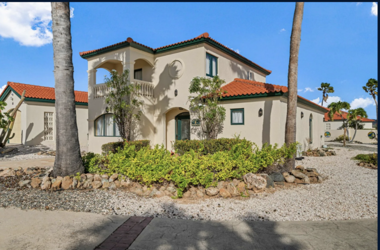 Luxury Listing for sale in Aruba on the Golf Course ! Elegant Villa for sale Tierra del Sol, Malmok, Aruba