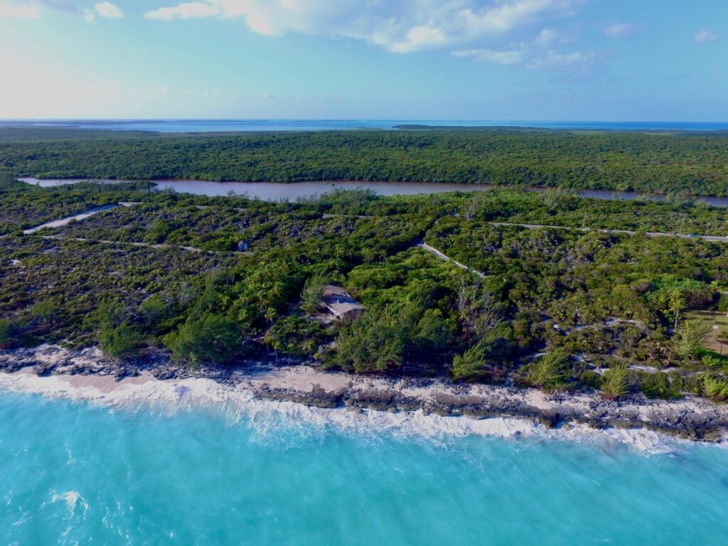 TAR BAY, EXUMA