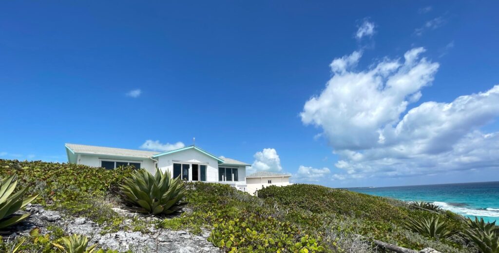 2/2 OCEANFRONT HOME