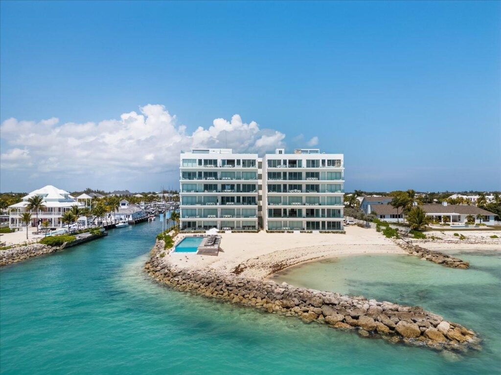 The Cove PALM CAY