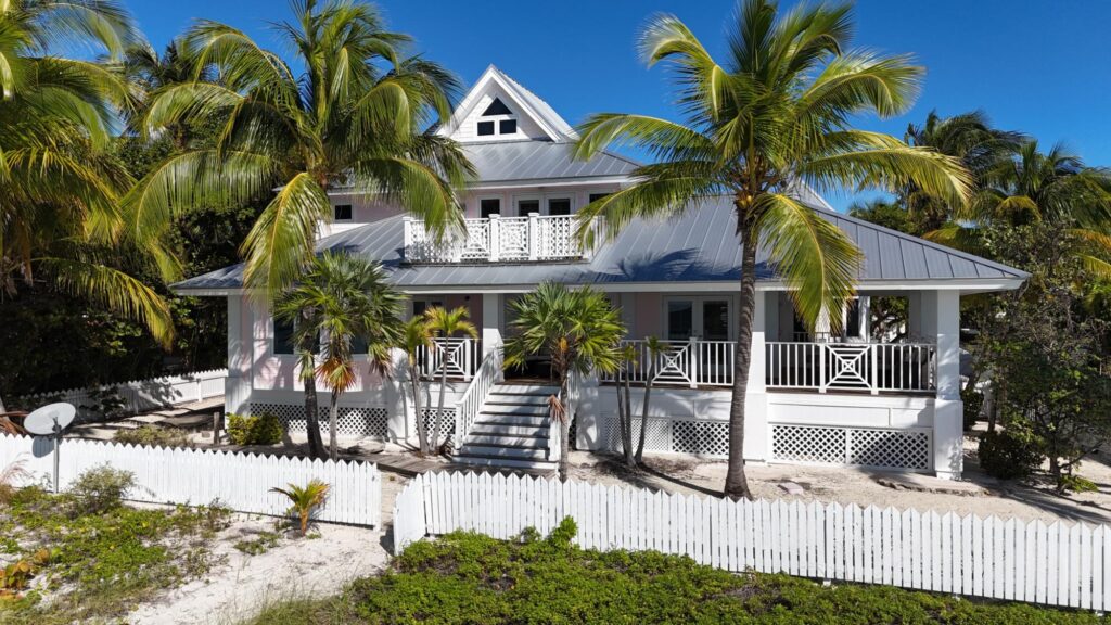 CHUB CAY RESORT & MARINA