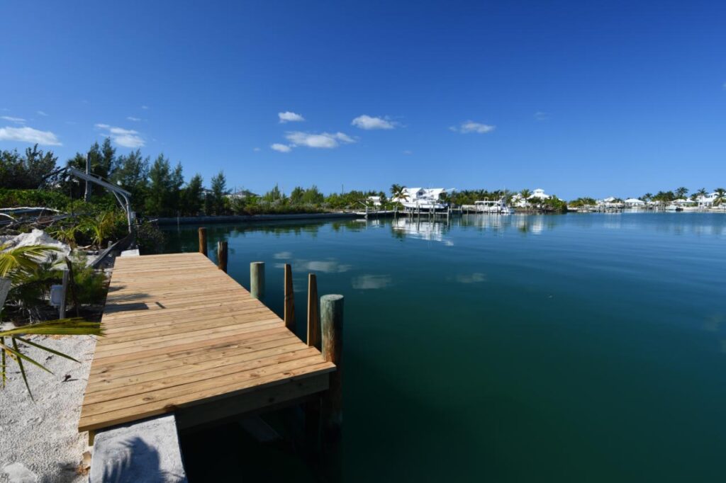 GALLEON WEST – CANAL HOME