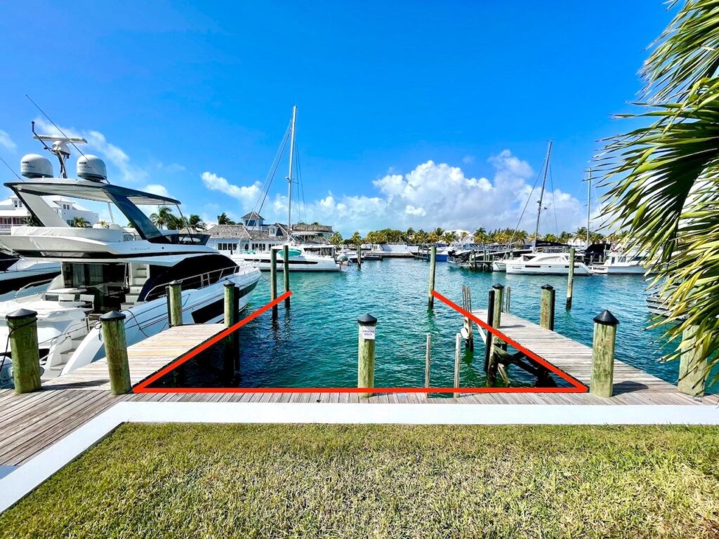 76/77 PALM CAY MARINA