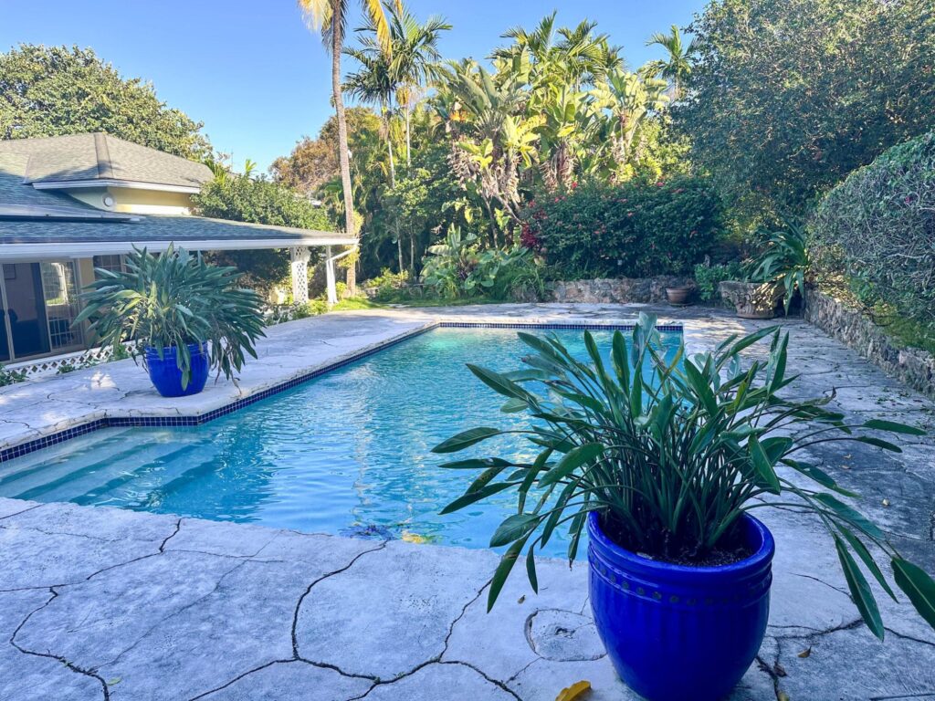 10 POINCIANA DRIVE