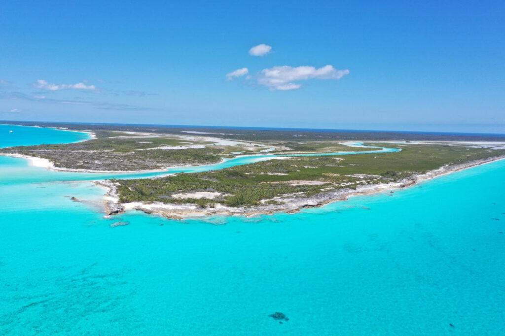 Stunning Peninsula Estate on Pigeon Cay – MLS 68029