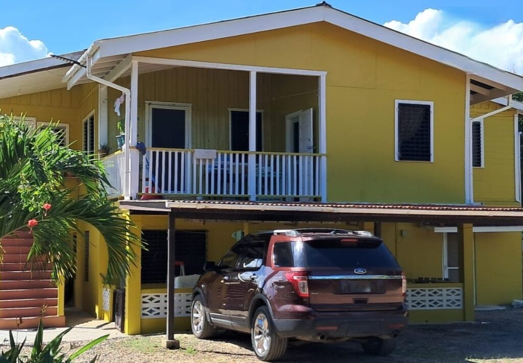 HL- Placencia Village Home on Corner Lot