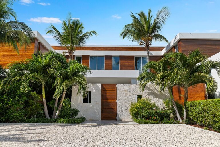 Cordial Cay: Sunset Luxury on Grace Bay Beach Turks & Caicos
